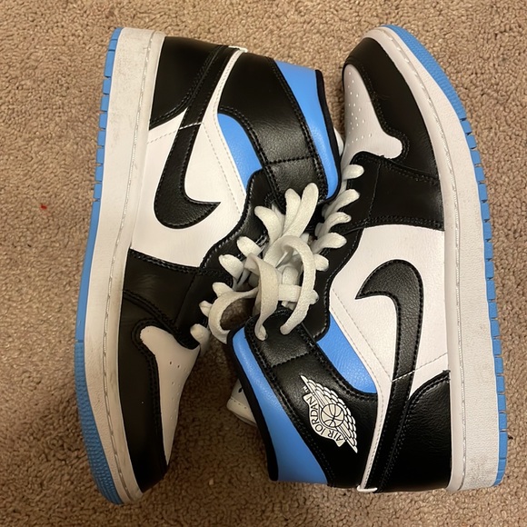 University Blue Jordan 1 Mid Sneaker - 100% Authentic - Picture 6 of 8